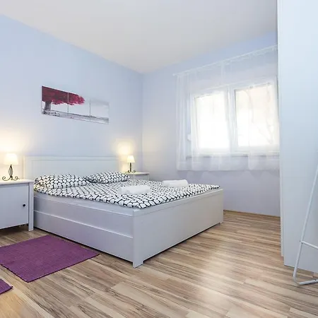 Perunika Apartament Zadar